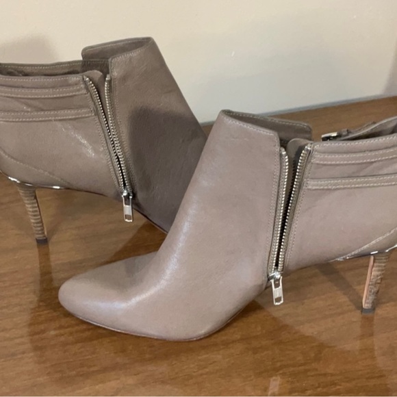 Authentic Coach Daphne Stiletto Leather Ankle Bootie. Size 11 - Picture 10 of 12